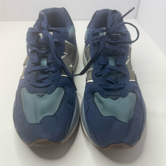 New Balance Other - New Balance Dark Blue 57/40 Boys Size 7